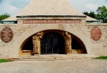 Entr�e de la crypte - Photo Robert Ouvrard