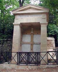 La tombe du maréchal Macdonald, au cimetière du Père Lachaise, à Paris