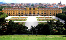 Le château de Schöbrunn - La cour d'honneur
